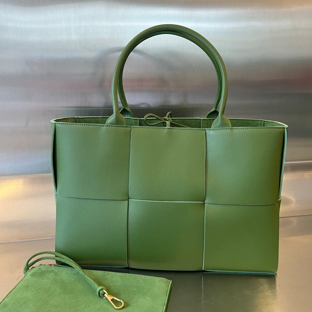 BOTTEGA VENETA ARCO TOTE 36 IN GLADE GREEN CALFSKIN