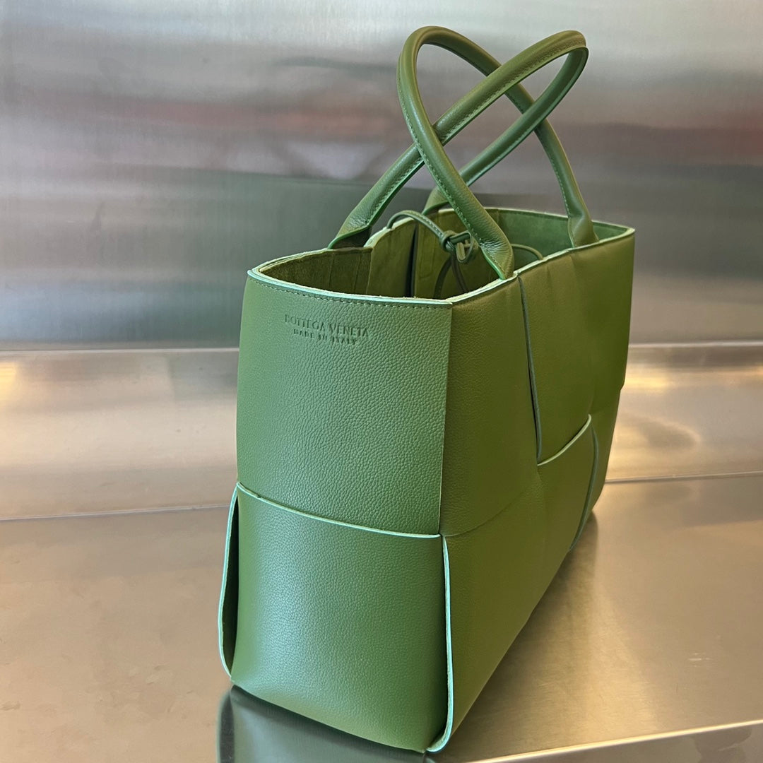 BOTTEGA VENETA ARCO TOTE 36 IN GLADE GREEN CALFSKIN