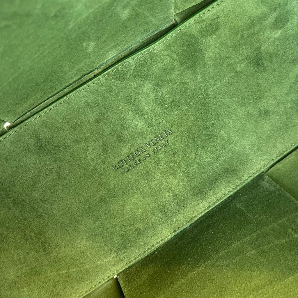 BOTTEGA VENETA ARCO TOTE 36 IN GLADE GREEN CALFSKIN