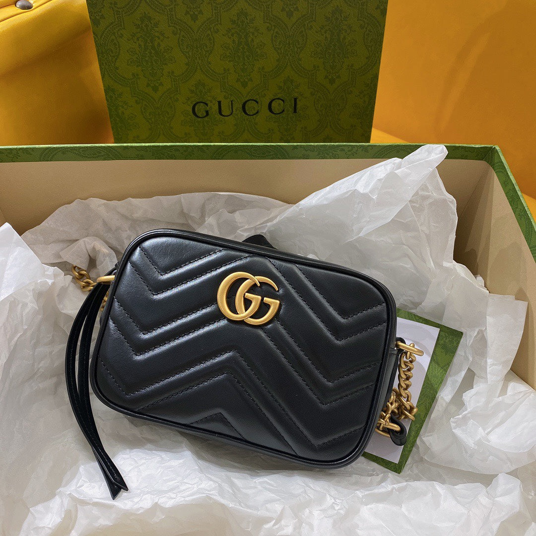 GUCCI MINI 18 MARMONT MATELASSÉ BLACK CALFSKIN WITH GOLDEN LOGO