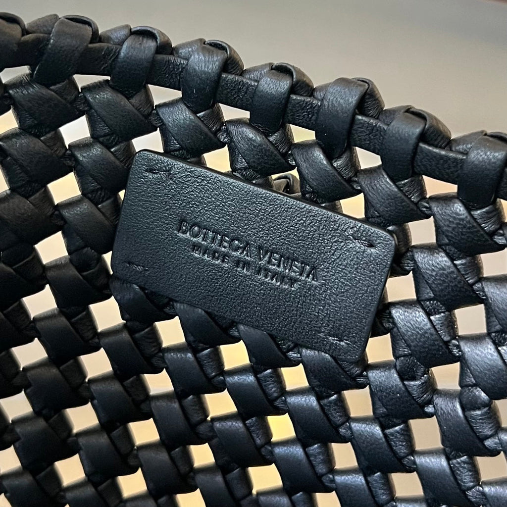 BOTTEGA VENETA SARDINE 29 BAG IN BLACK LAMBSKIN
