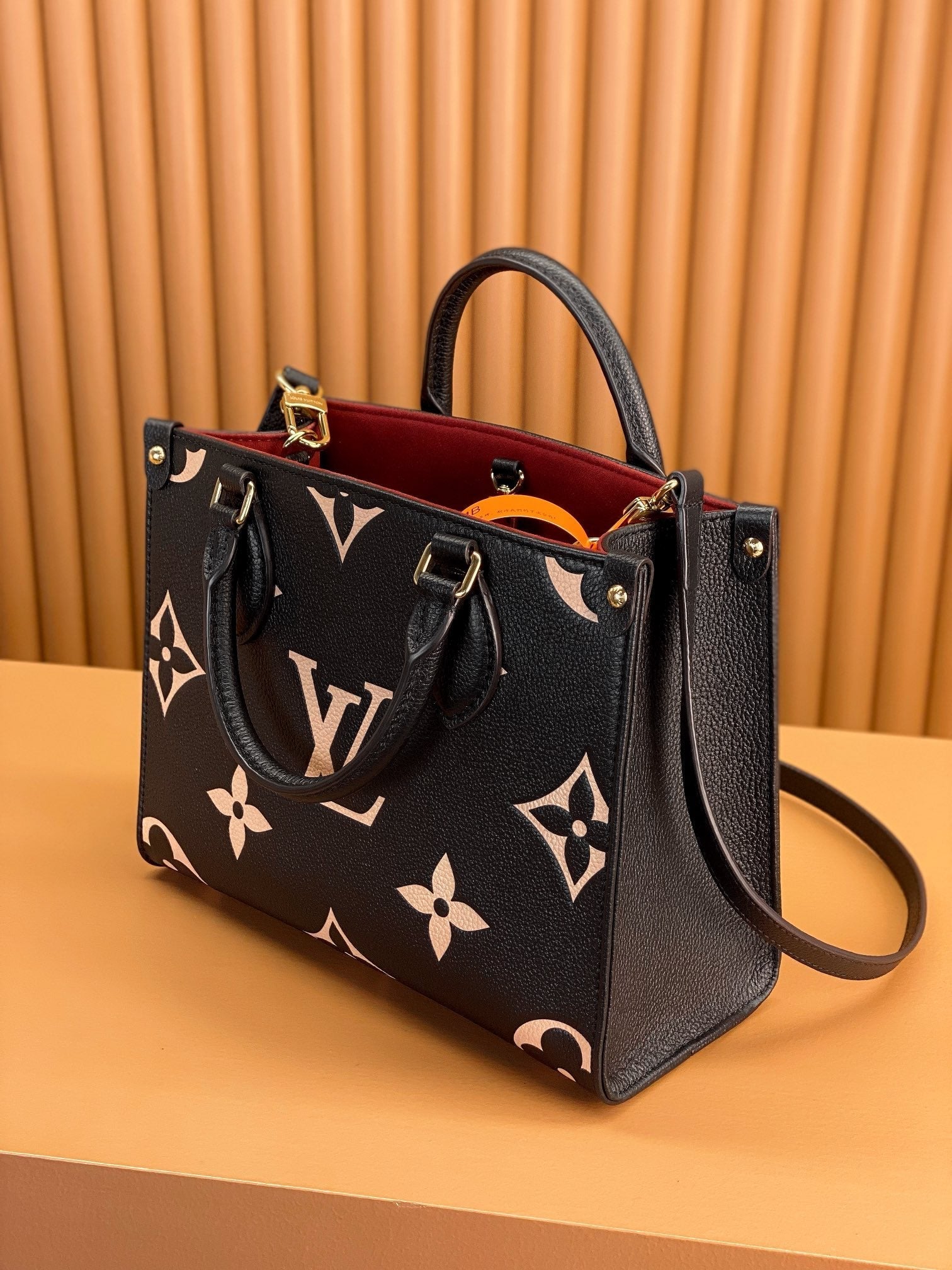 LOUIS VUITTON ONTHEGO TOTE 25 IN BLACK AND CREAM MONOGRAM EMPREINTE