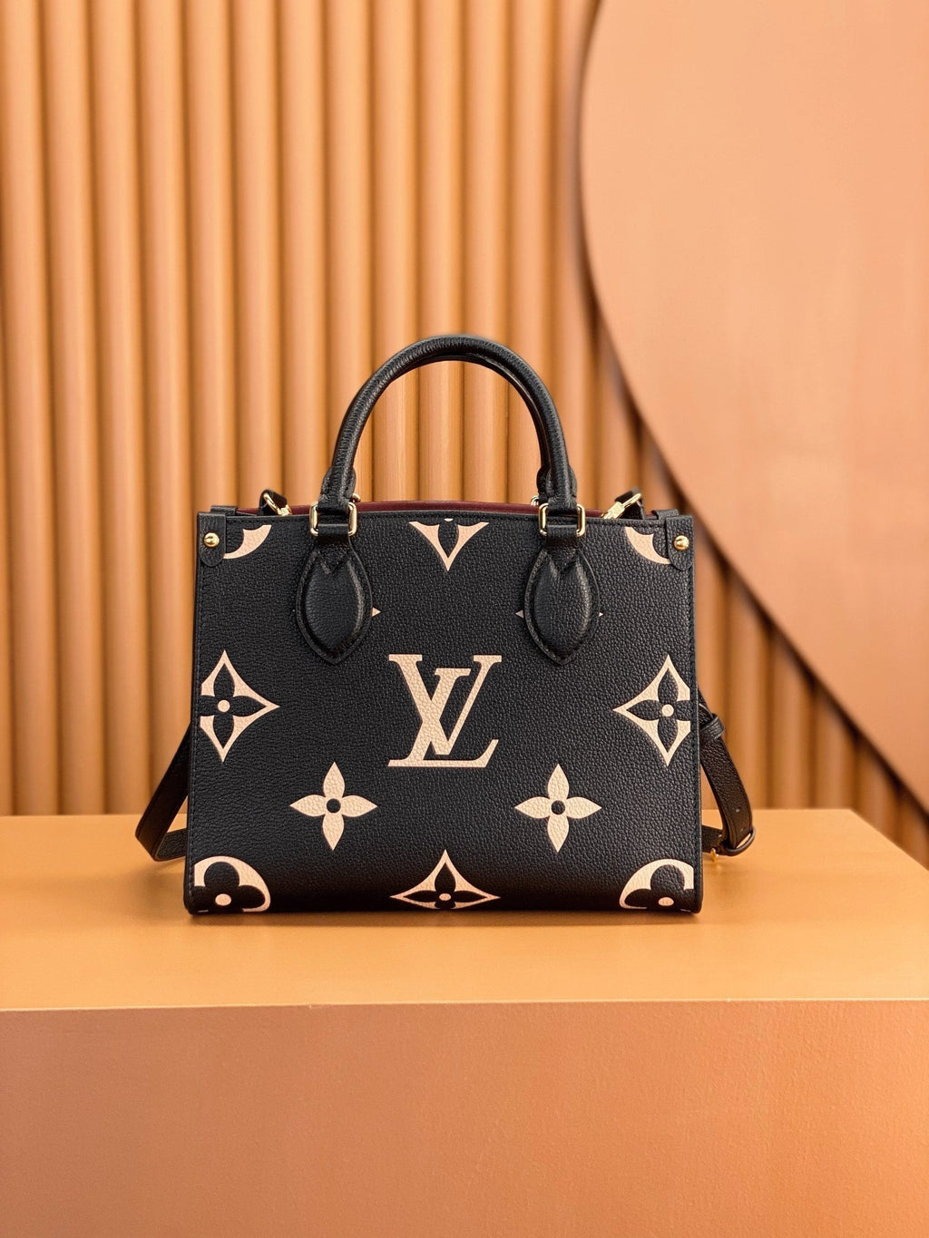 LOUIS VUITTON ONTHEGO TOTE 25 IN BLACK AND CREAM MONOGRAM EMPREINTE