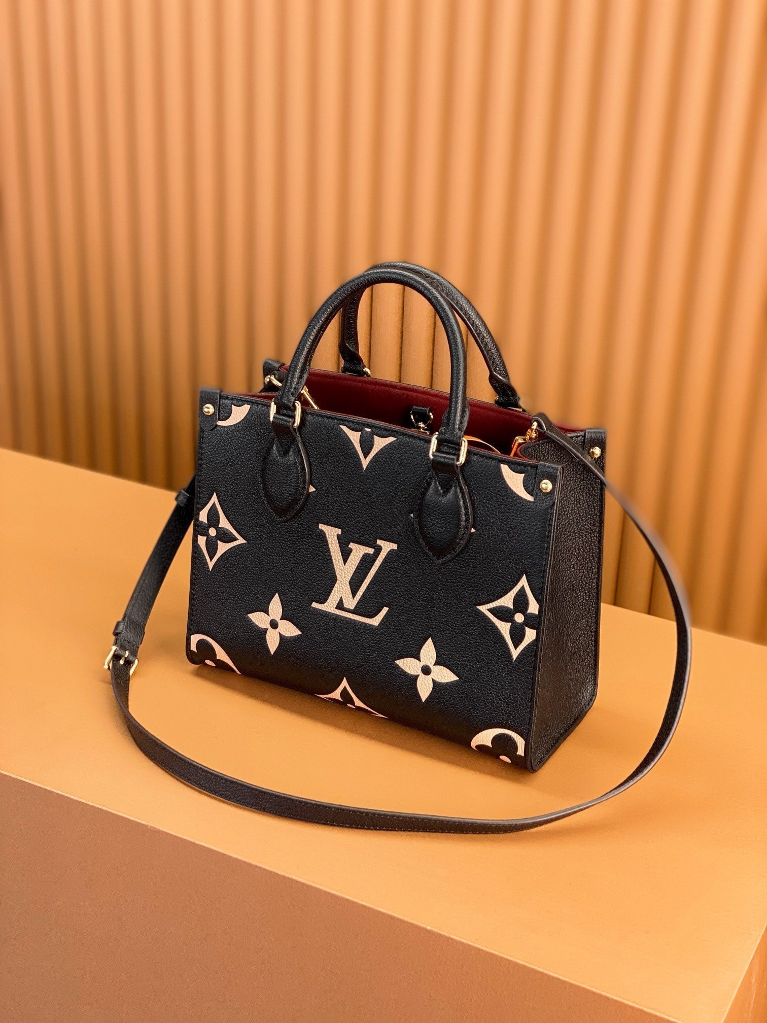 LOUIS VUITTON ONTHEGO TOTE 25 IN BLACK AND CREAM MONOGRAM EMPREINTE