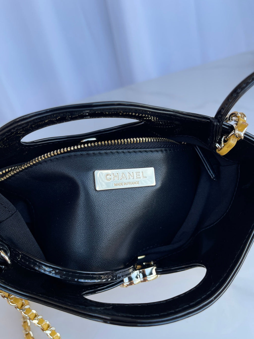 CHANEL MINI 23 SHOPPING BAG IN GLOSSY BLACK MIX MUSTARD YELLOW CALFSKIN