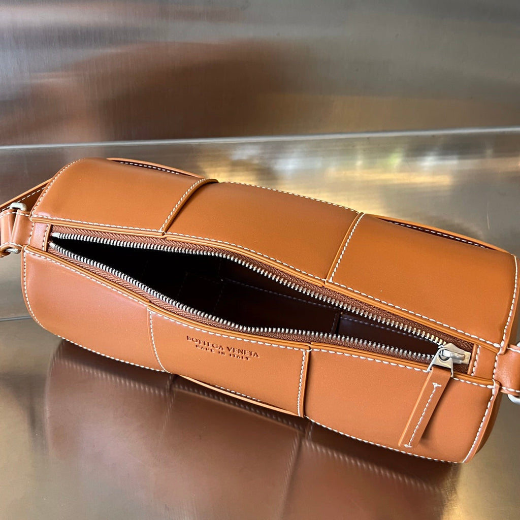 BOTTEGA VENETA CYLINDER CASSETTE 30 IN BRONZE BROWN CALFSKIN