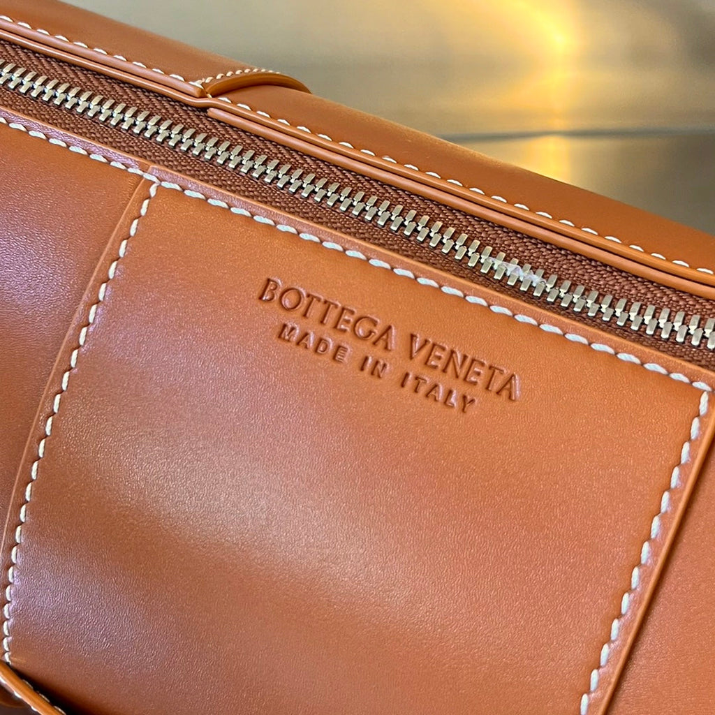 BOTTEGA VENETA CYLINDER CASSETTE 30 IN BRONZE BROWN CALFSKIN