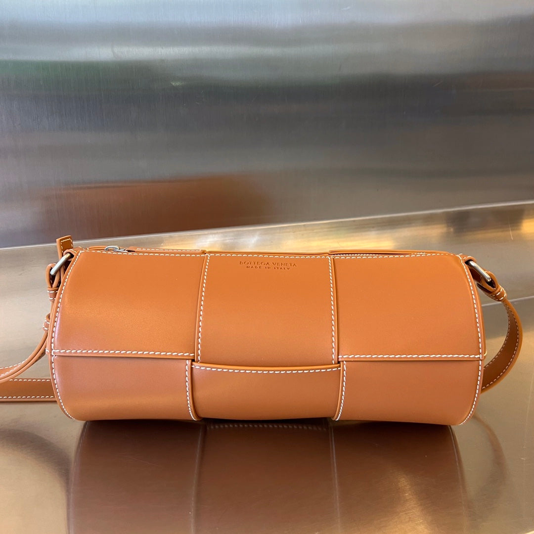 BOTTEGA VENETA CYLINDER CASSETTE 30 IN BRONZE BROWN CALFSKIN