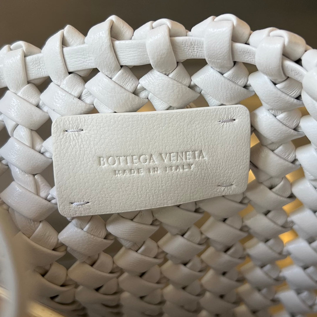 BOTTEGA VENETA SARDINE 29 BAG IN WHITE LAMBSKIN
