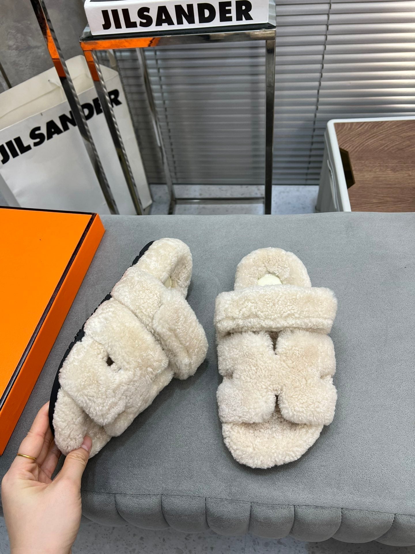 HERMES CHYPRE SLIPPERS IN BISQUE BEIGE LAMB WOOL