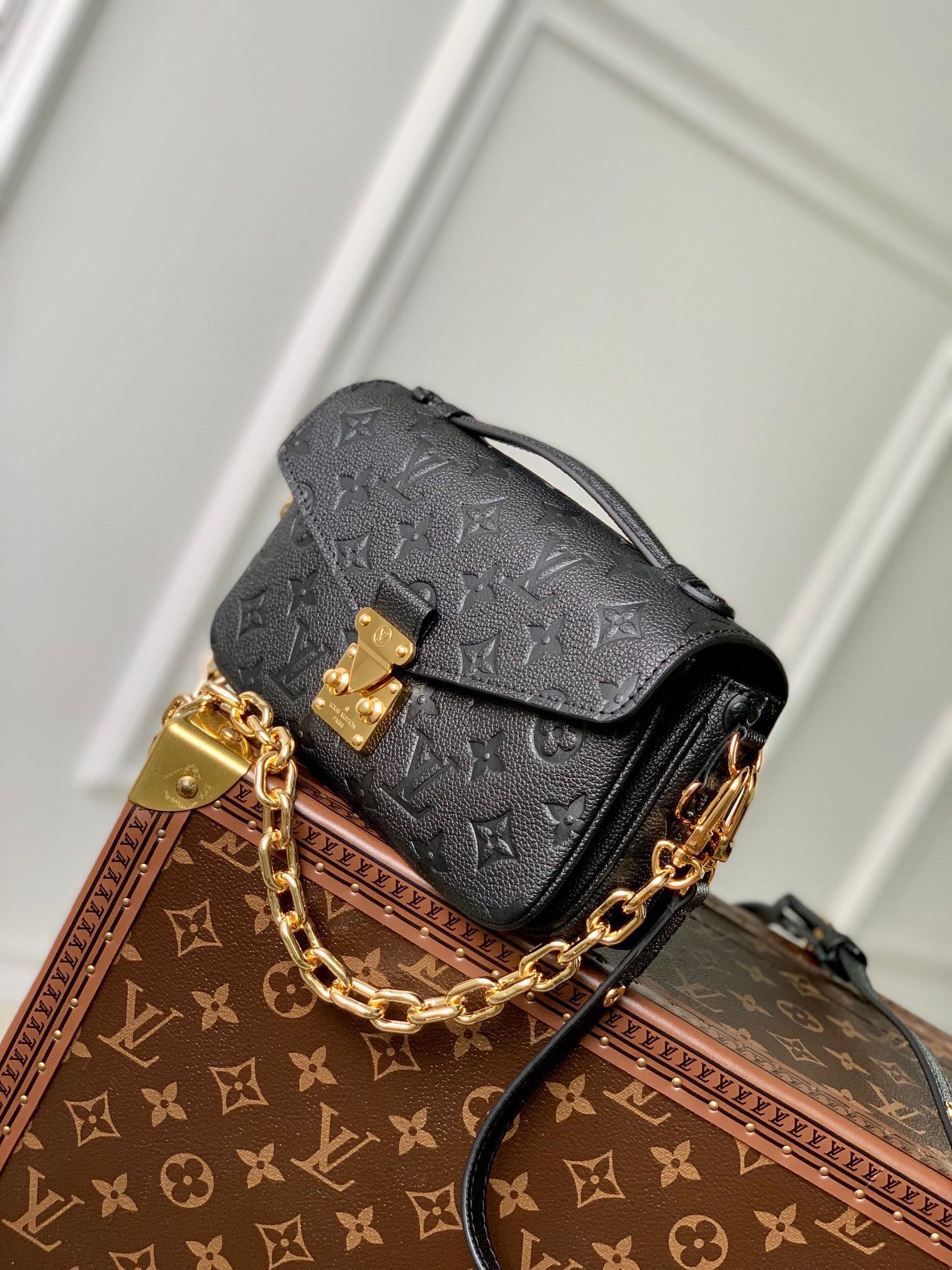 LOUIS VUITTON POCHETTE MÉTIS EAST WEST 21 IN GUN METAL EMBOSSED CALFSKIN GOLD HARDWARE