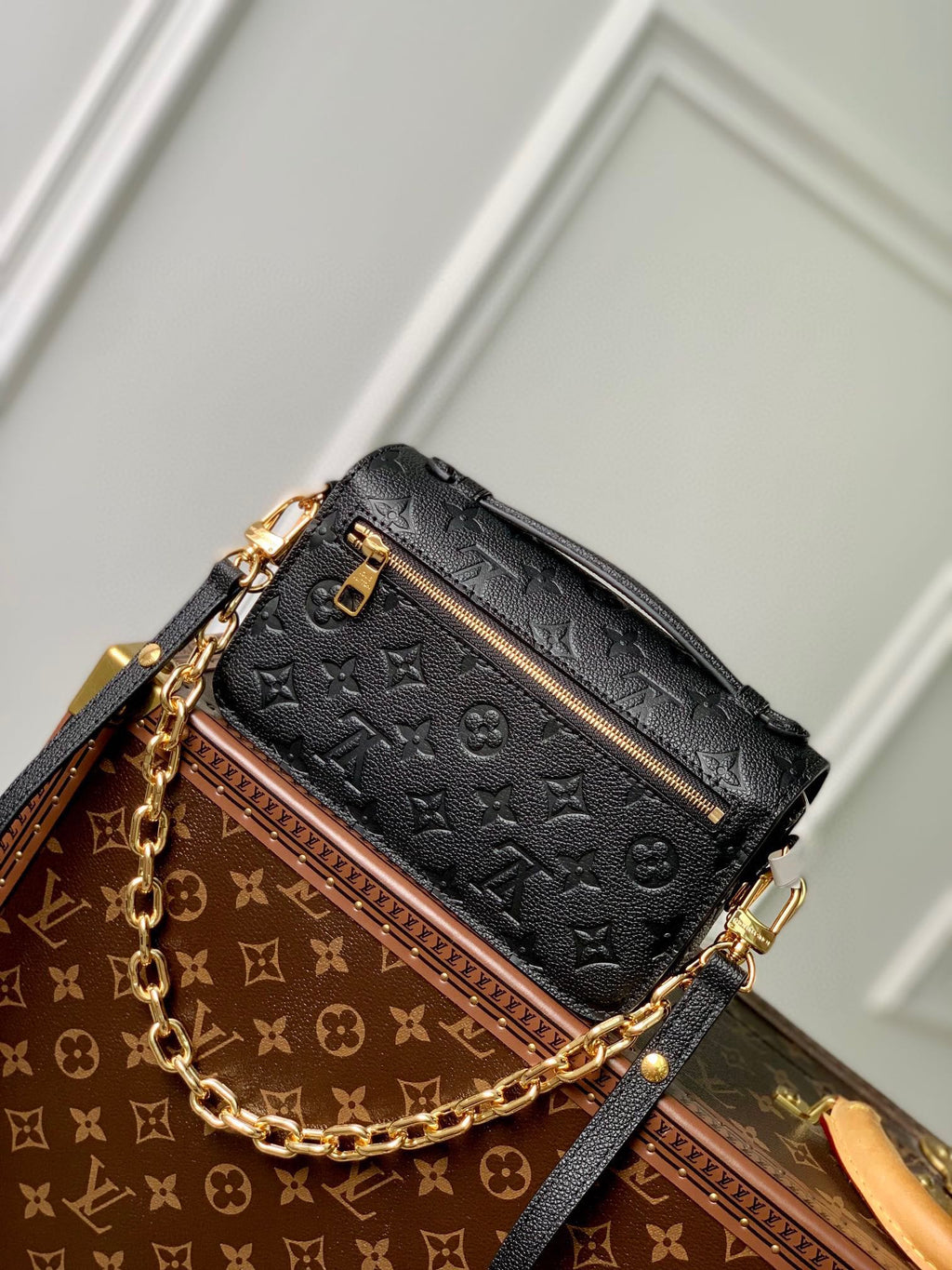 LOUIS VUITTON POCHETTE MÉTIS EAST WEST 21 IN GUN METAL EMBOSSED CALFSKIN GOLD HARDWARE