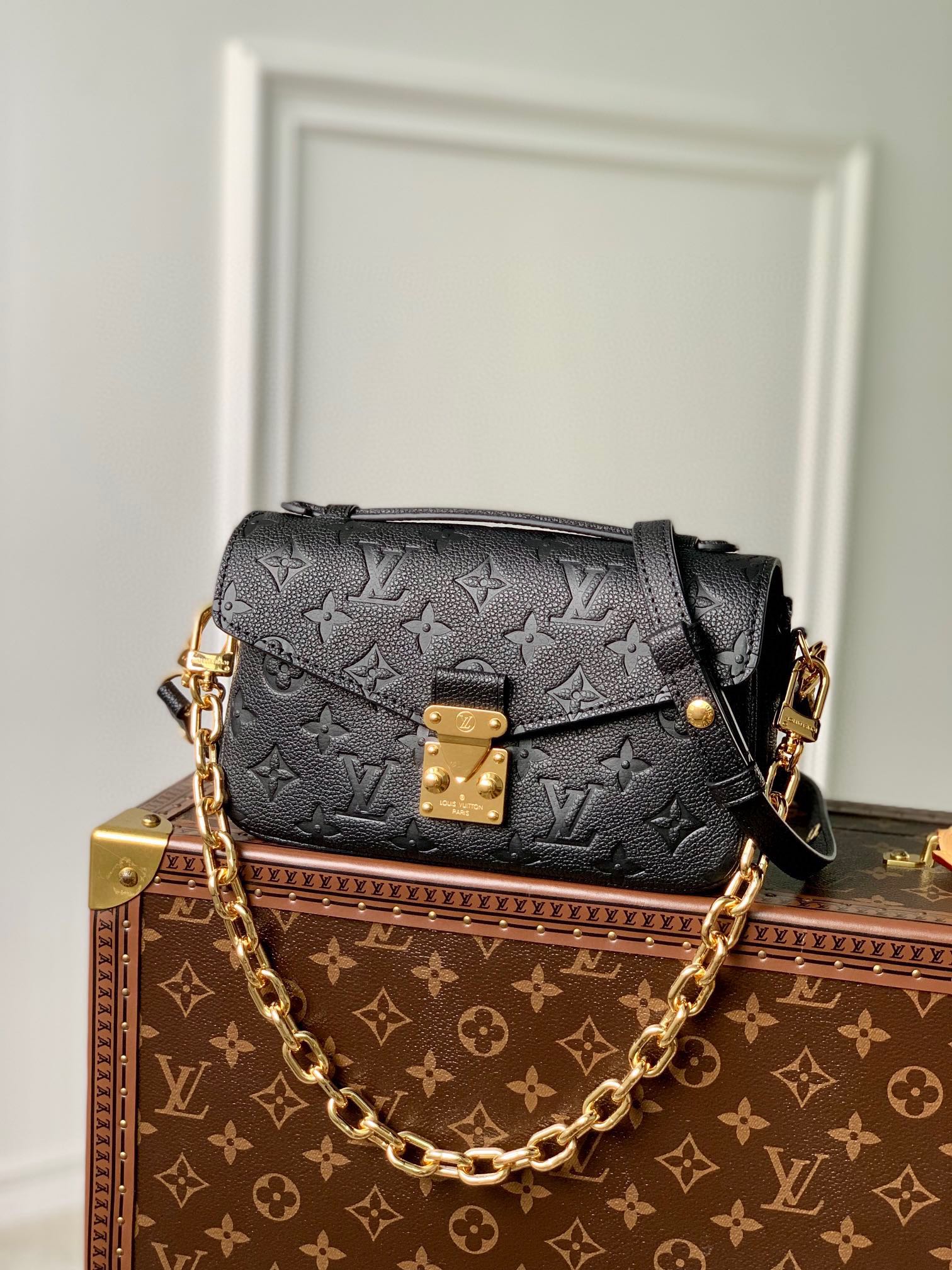 LOUIS VUITTON POCHETTE MÉTIS EAST WEST 21 IN GUN METAL EMBOSSED CALFSKIN GOLD HARDWARE