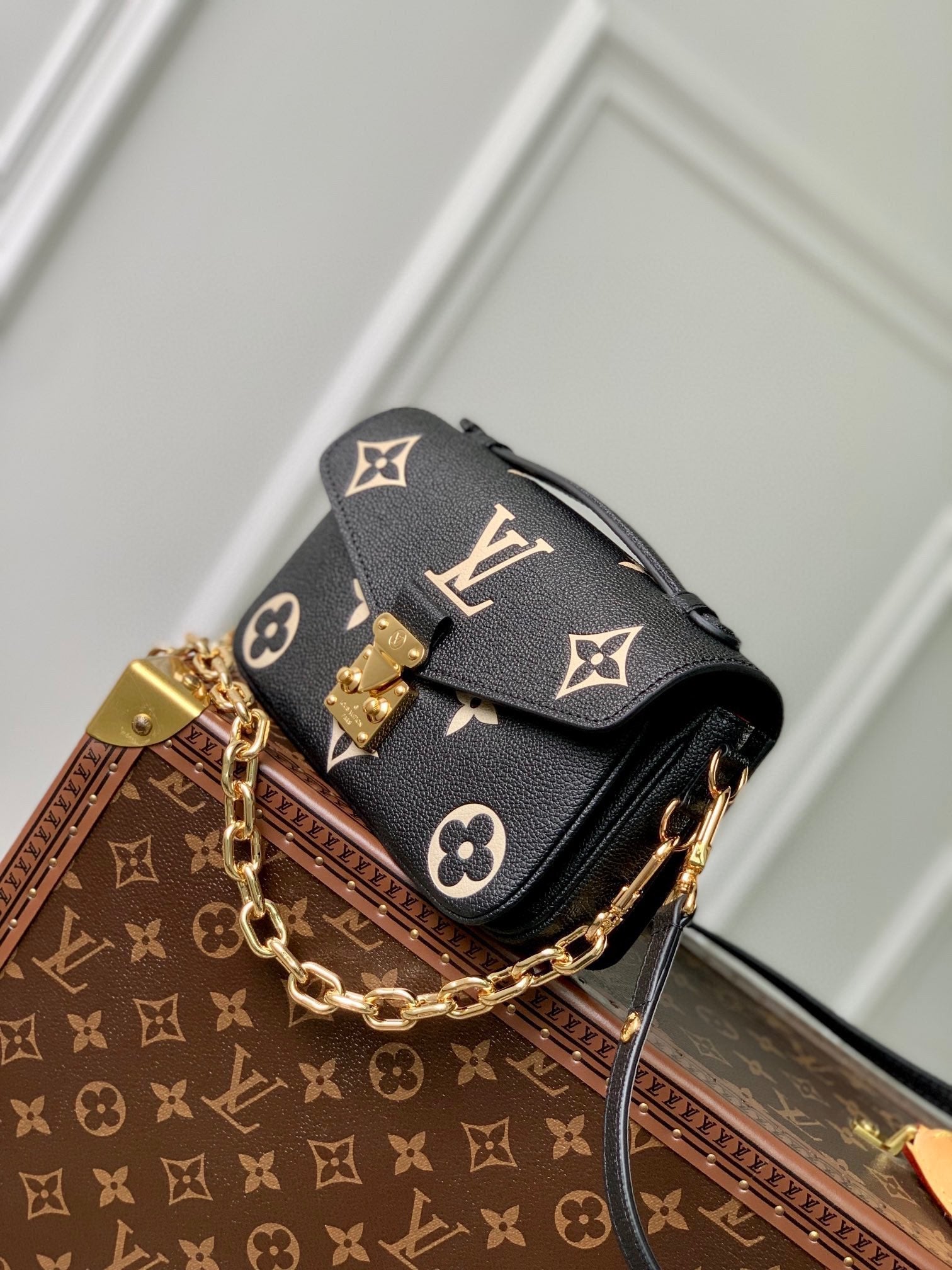 LOUIS VUITTON POCHETTE MÉTIS EAST WEST 21 IN BLACK AND BEIGE MONOGRAM EMPREINTE CALFSKIN EMBOSSED LOGO