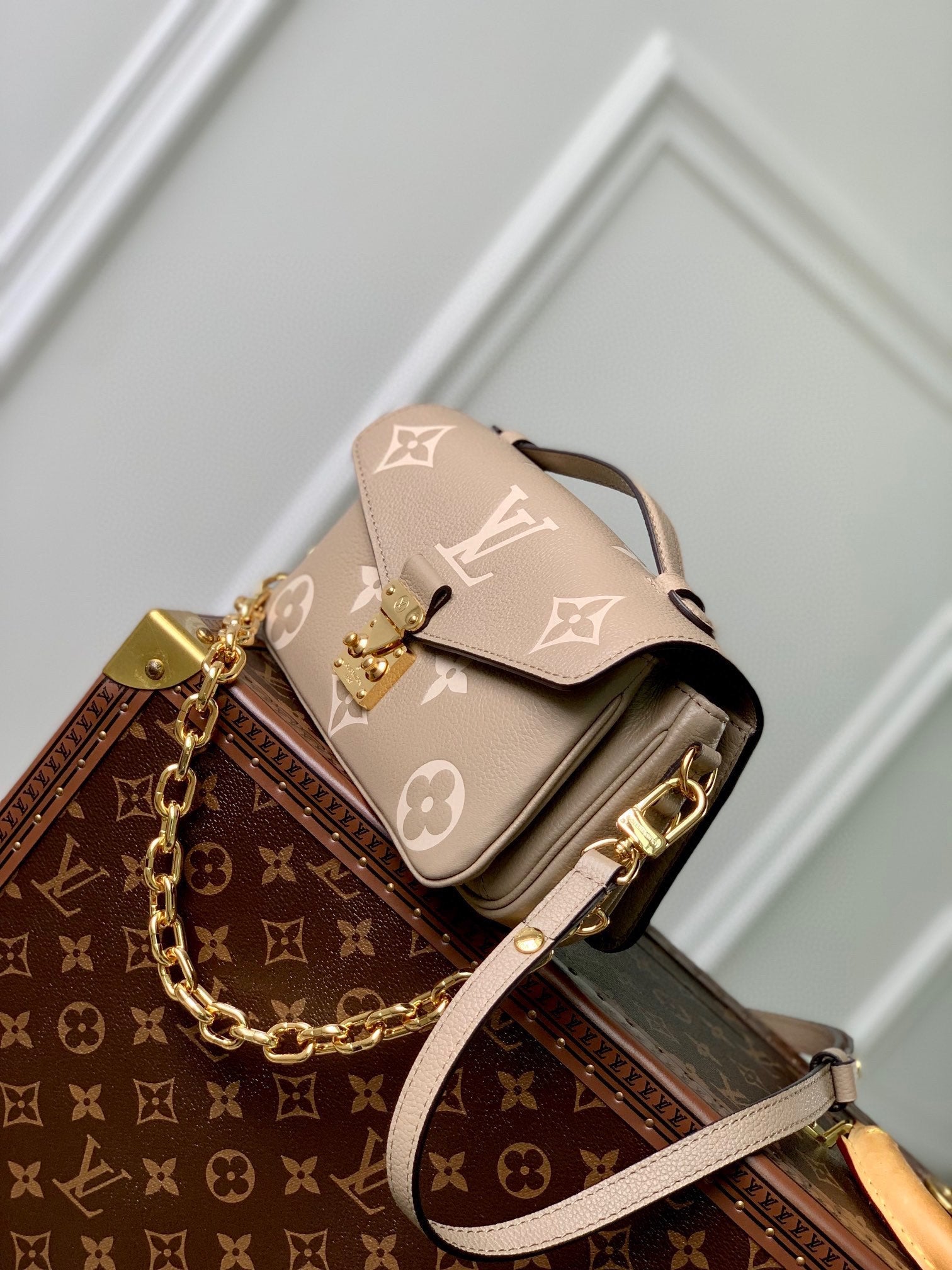 LOUIS VUITTON POCHETTE MÉTIS EAST WEST 21 IN BEIGE MONOGRAM EMPREINTE CALFSKIN EMBOSSED LOGO