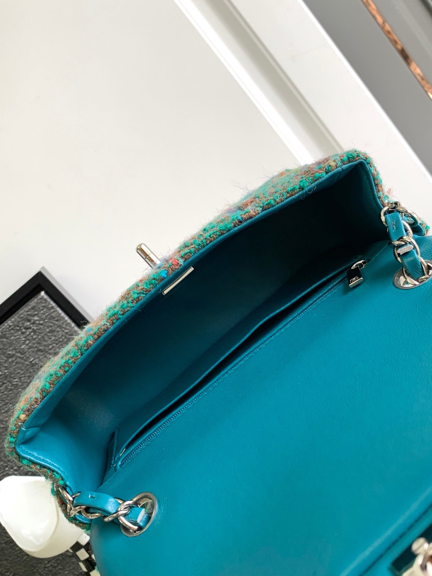 CHANEL MEDIUM 20 CLASSIC BAG IN GREEN FOREST WOOL TWEED