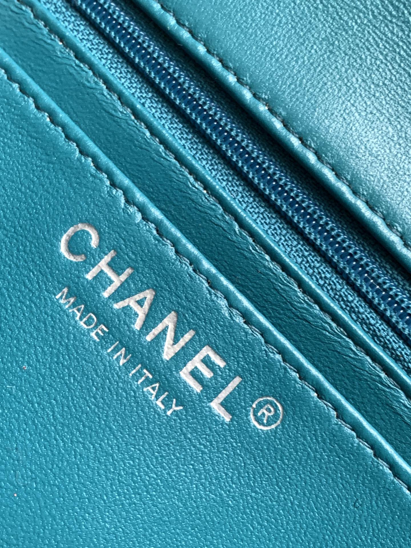 CHANEL MEDIUM 20 CLASSIC BAG IN GREEN FOREST WOOL TWEED