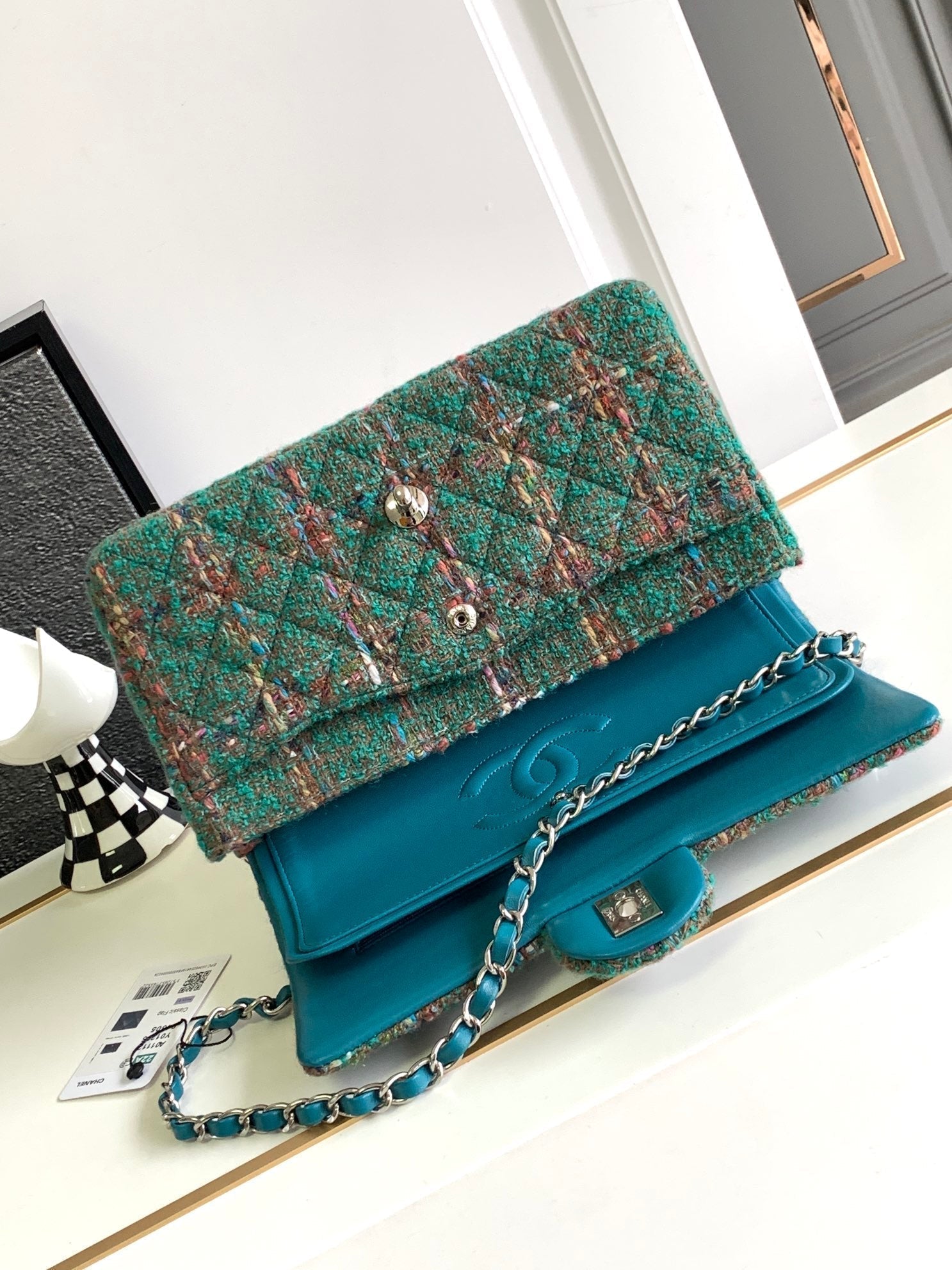 CHANEL MEDIUM 25 CLASSIC BAG IN GREEN FOREST WOOL TWEED