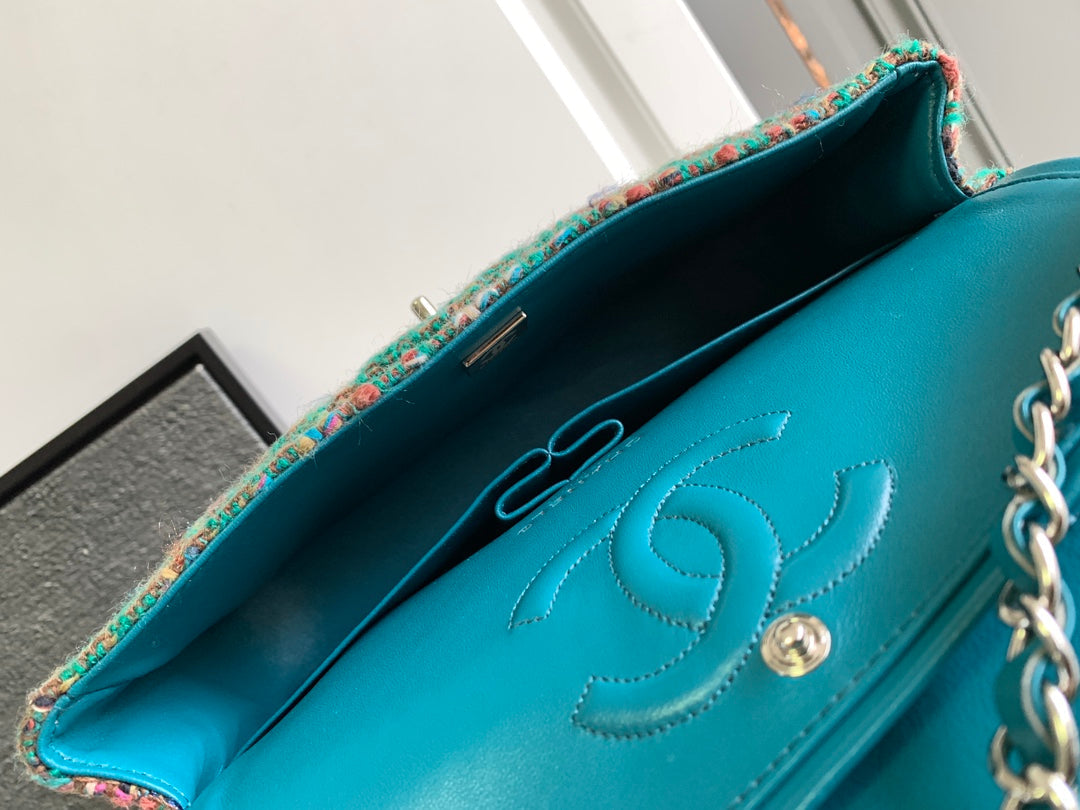 CHANEL MEDIUM 25 CLASSIC BAG IN GREEN FOREST WOOL TWEED