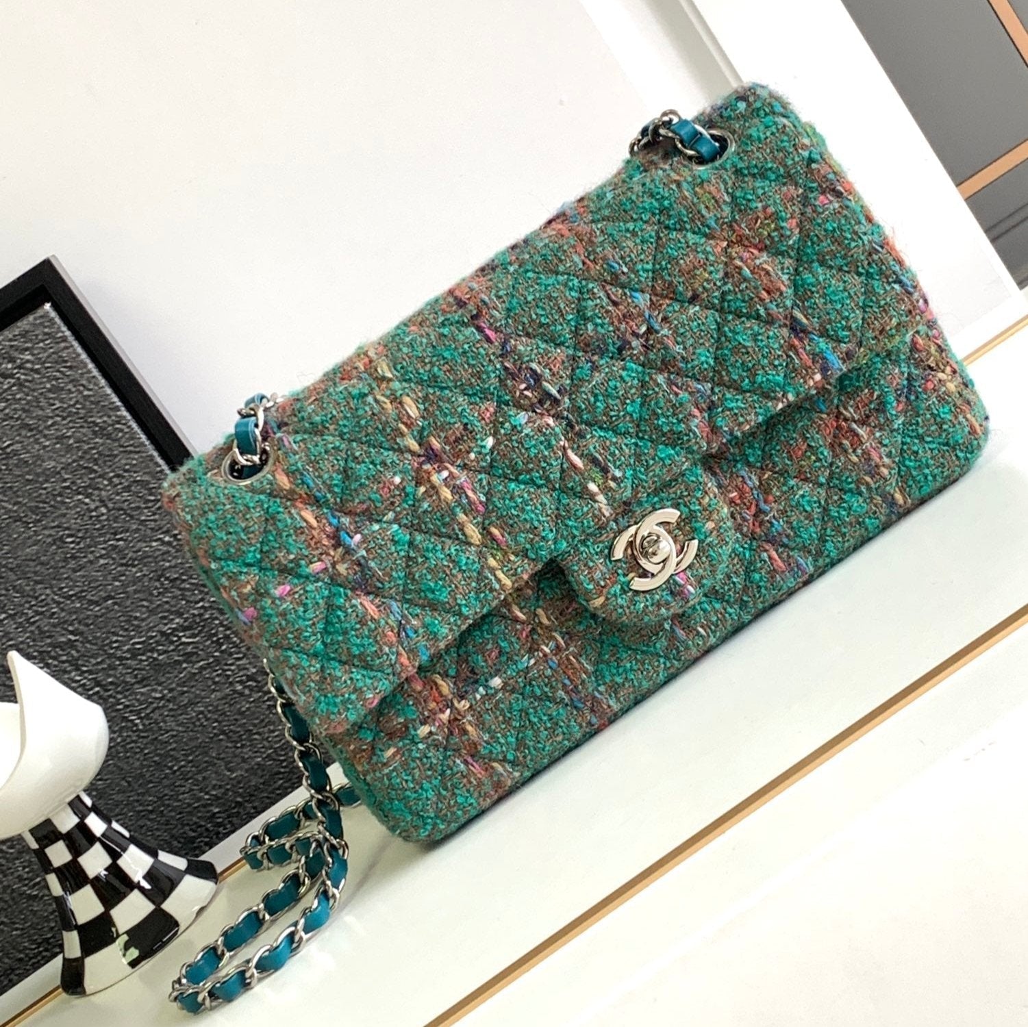 CHANEL MEDIUM 25 CLASSIC BAG IN GREEN FOREST WOOL TWEED