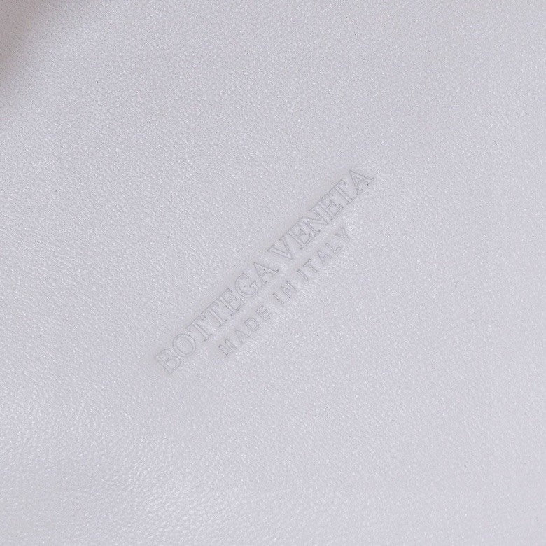 BOTTEGA VENETA Large Cabat 45cm White Lambskin Ghw