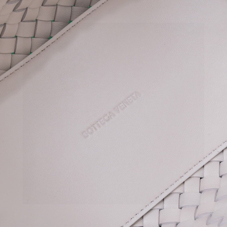 BOTTEGA VENETA Mini Cabat 20cm White Lambskin Ghw