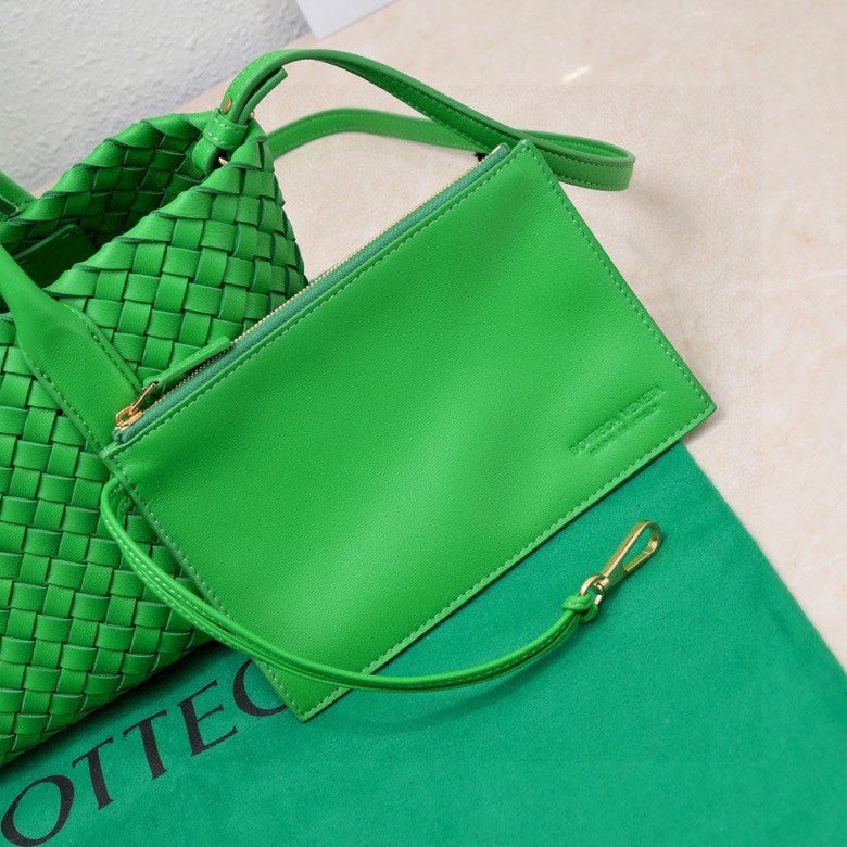 BOTTEGA VENETA Mini Cabat 20cm Dark Green Lambskin Ghw