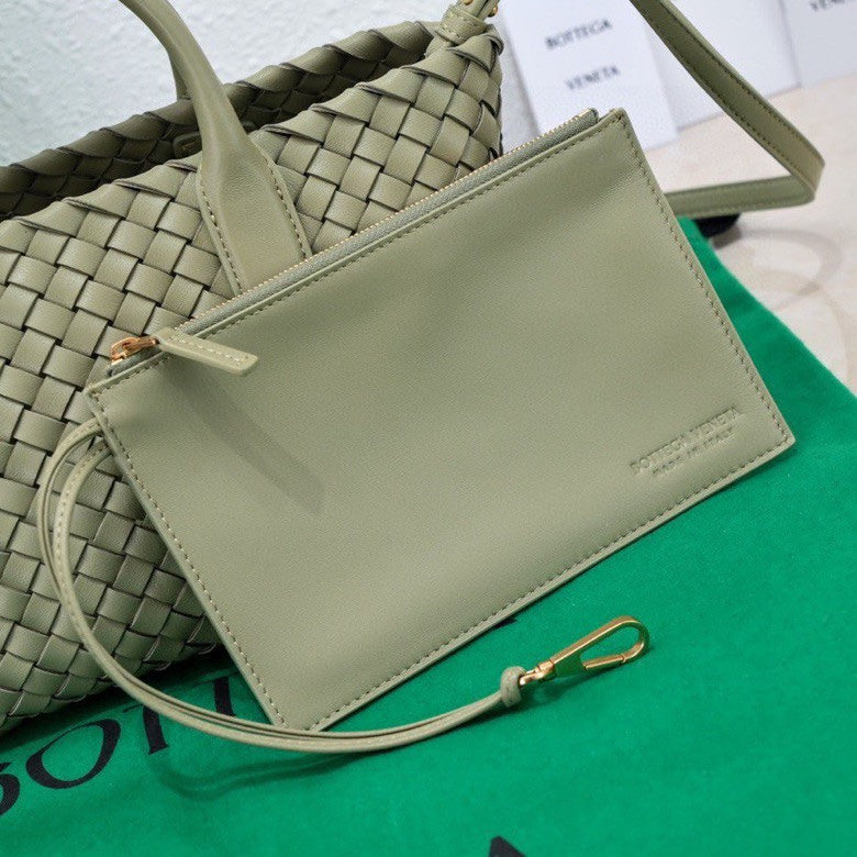 BOTTEGA VENETA Mini Cabat 20cm Light Green Lambskin Ghw