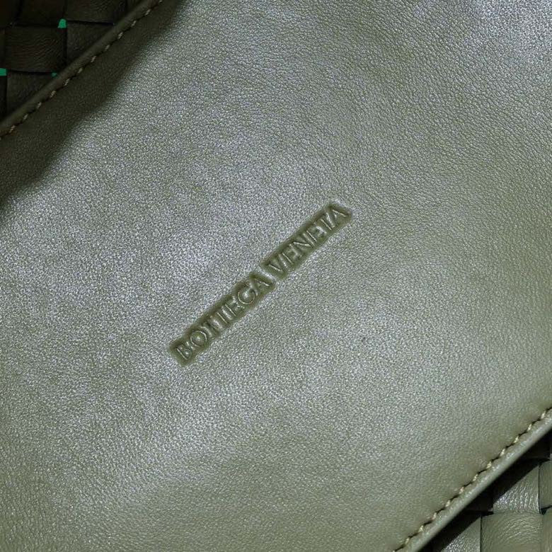 BOTTEGA VENETA Mini Cabat 20cm Light Green Lambskin Ghw
