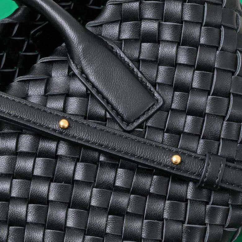 BOTTEGA VENETA Mini Cabat 20cm Black Lambskin Ghw
