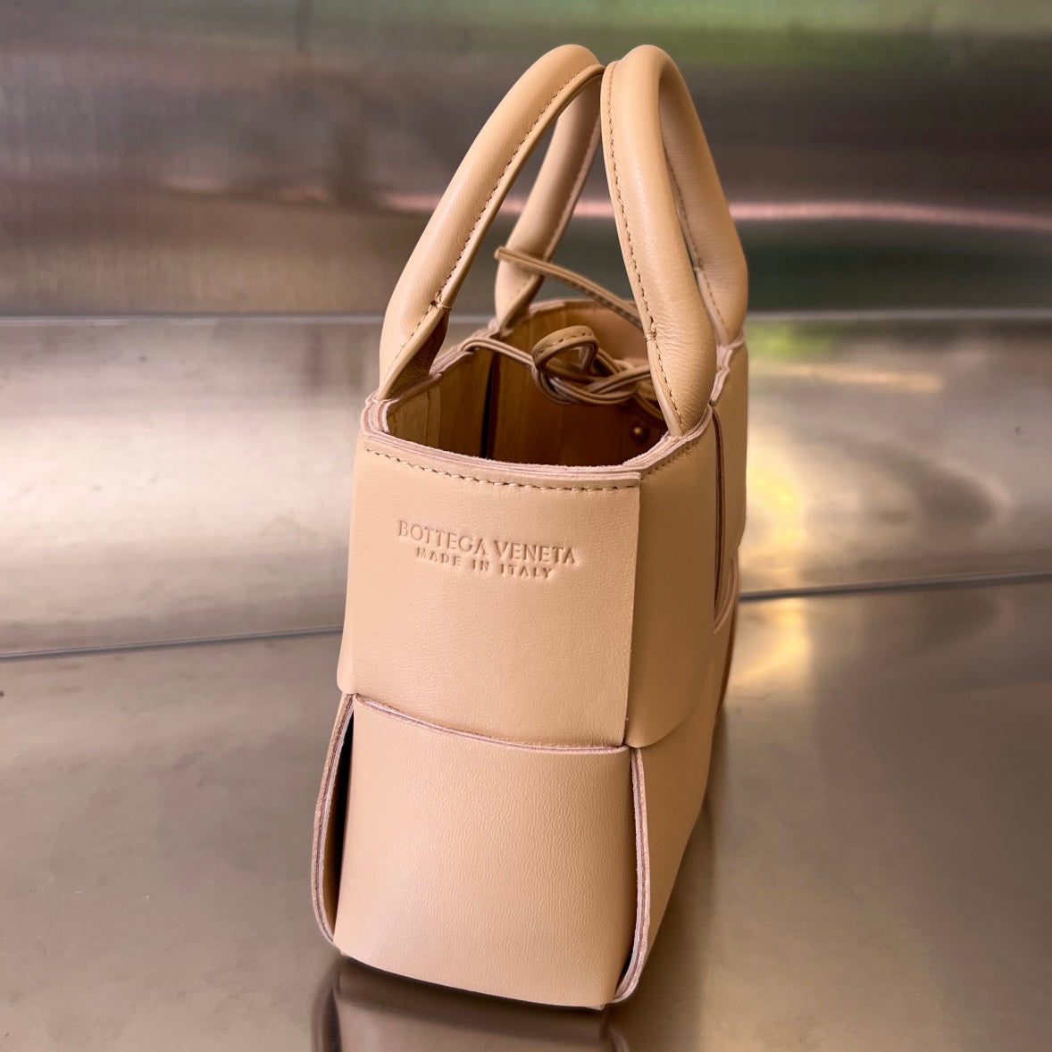 BOTTEGA VENETA CANDY ARCO TOTE 20 IN TAN BROWN CALFSKIN