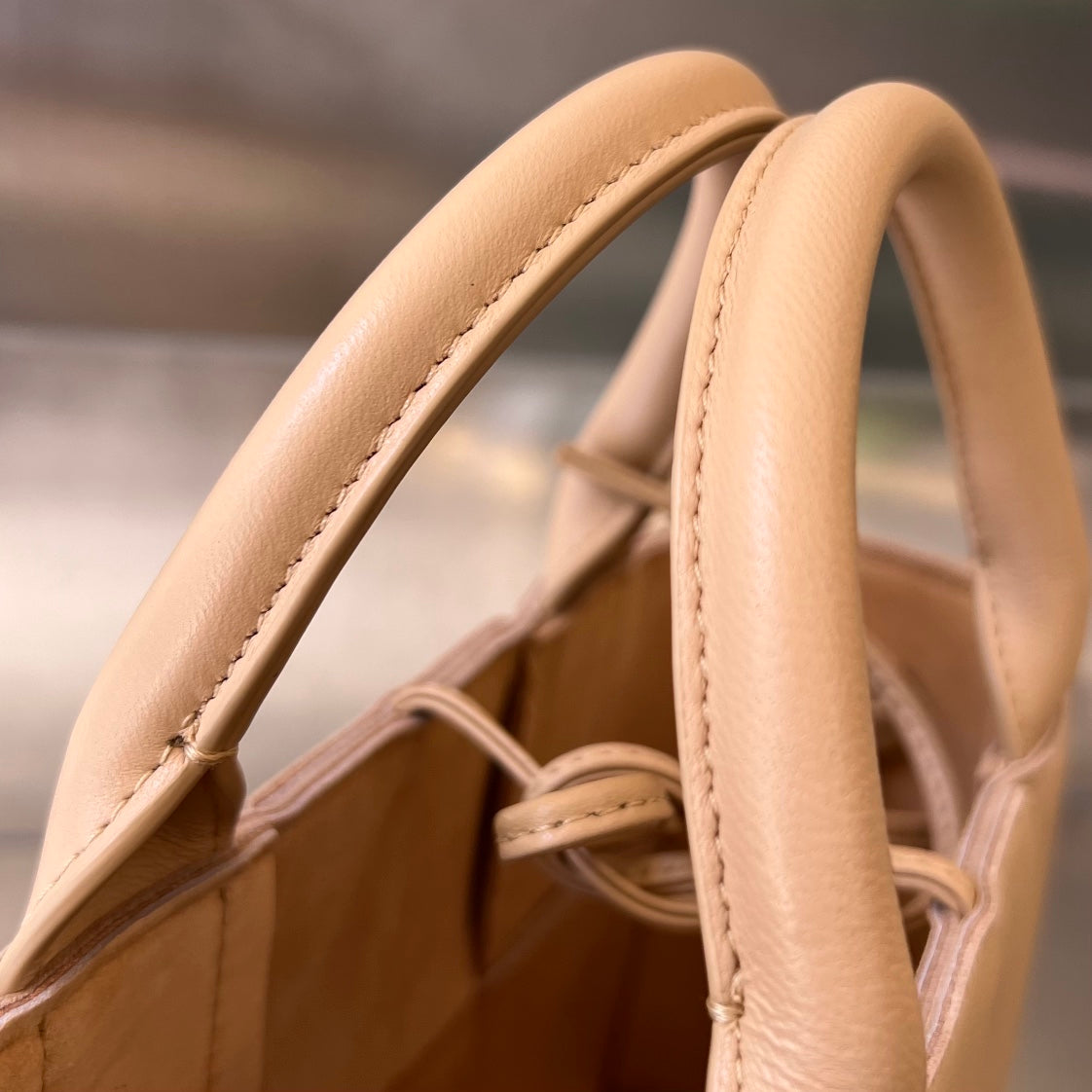 BOTTEGA VENETA CANDY ARCO TOTE 20 IN TAN BROWN CALFSKIN