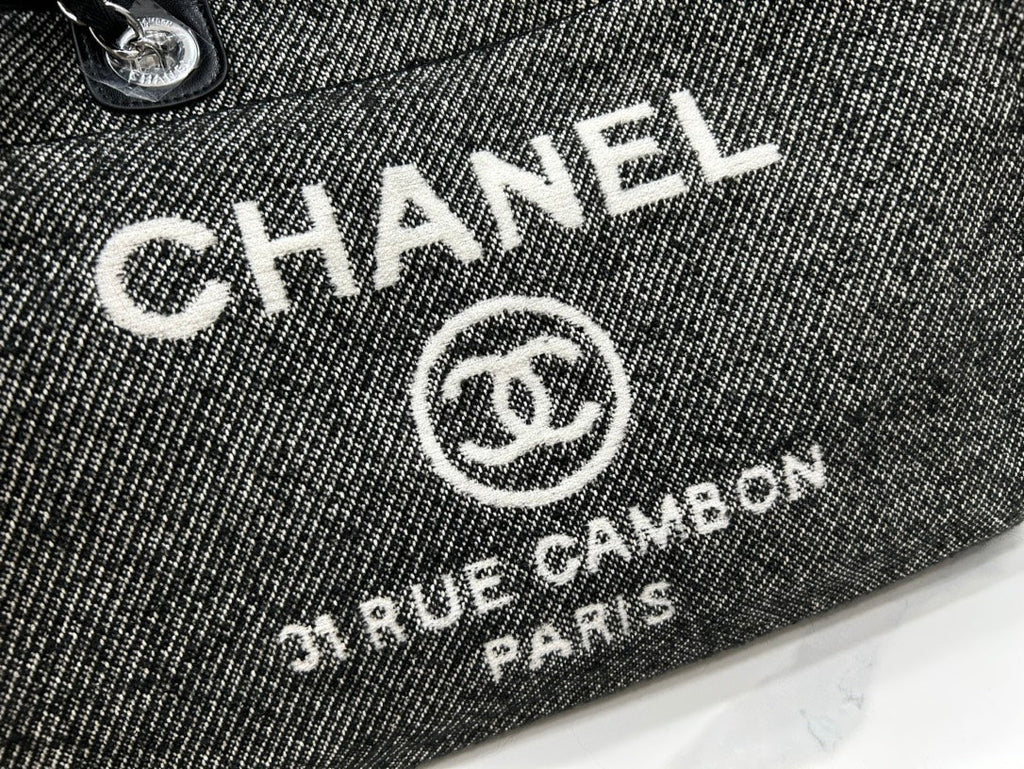 CHANEL DEAUVILLE LARGE 38 TOTE BAG IN BLACK CANVAS WITH WHITE LOGO