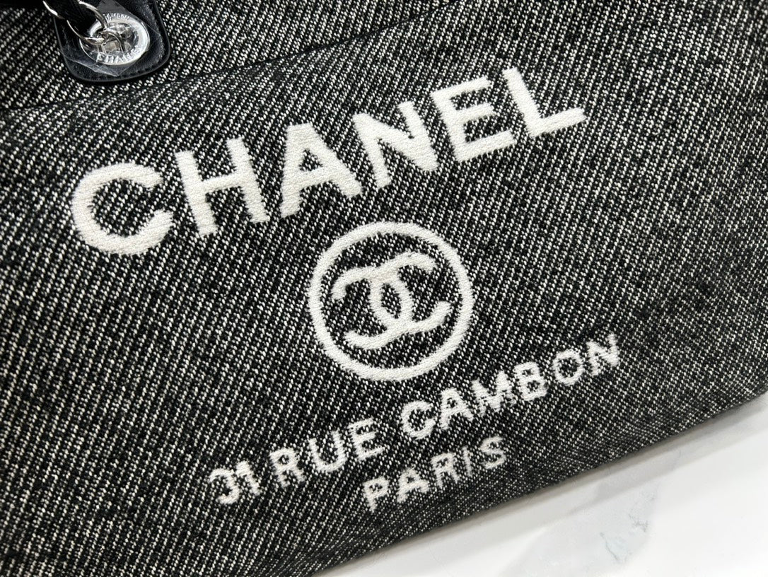 CHANEL DEAUVILLE LARGE 38 TOTE BAG IN BLACK CANVAS WITH WHITE LOGO