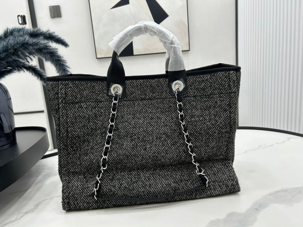 CHANEL DEAUVILLE LARGE 38 TOTE BAG IN BLACK CANVAS WITH WHITE LOGO