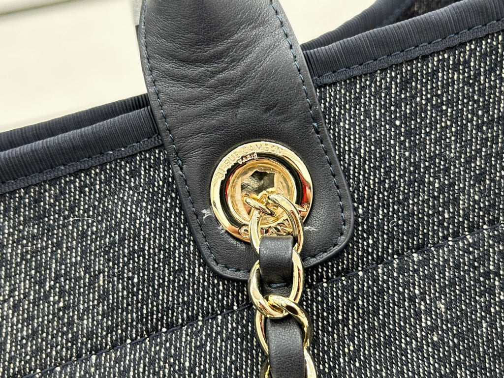 CHANEL DEAUVILLE LARGE 38 TOTE BAG IN DARK NAVY CANVAS WITH WHITE LOGO EMBROIDERED