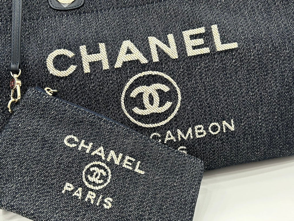 CHANEL DEAUVILLE LARGE 38 TOTE BAG IN DARK NAVY CANVAS WITH WHITE LOGO EMBROIDERED