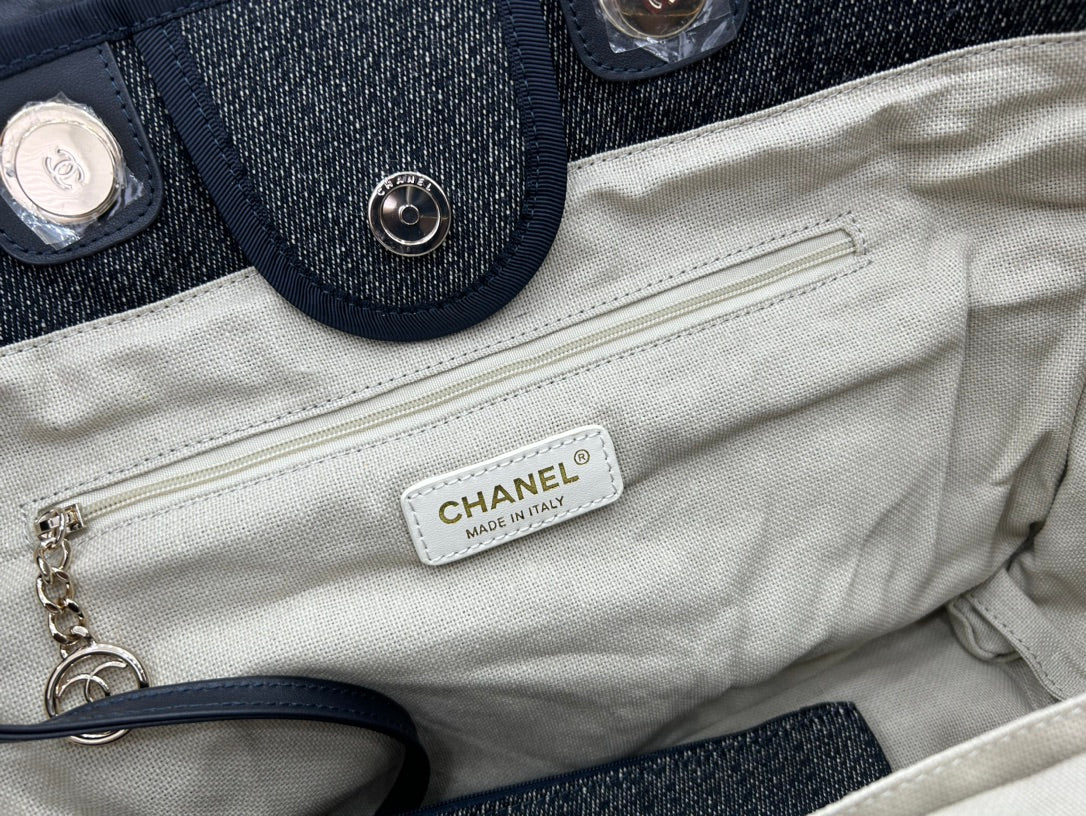 CHANEL DEAUVILLE LARGE 38 TOTE BAG IN DARK NAVY CANVAS WITH WHITE LOGO EMBROIDERED