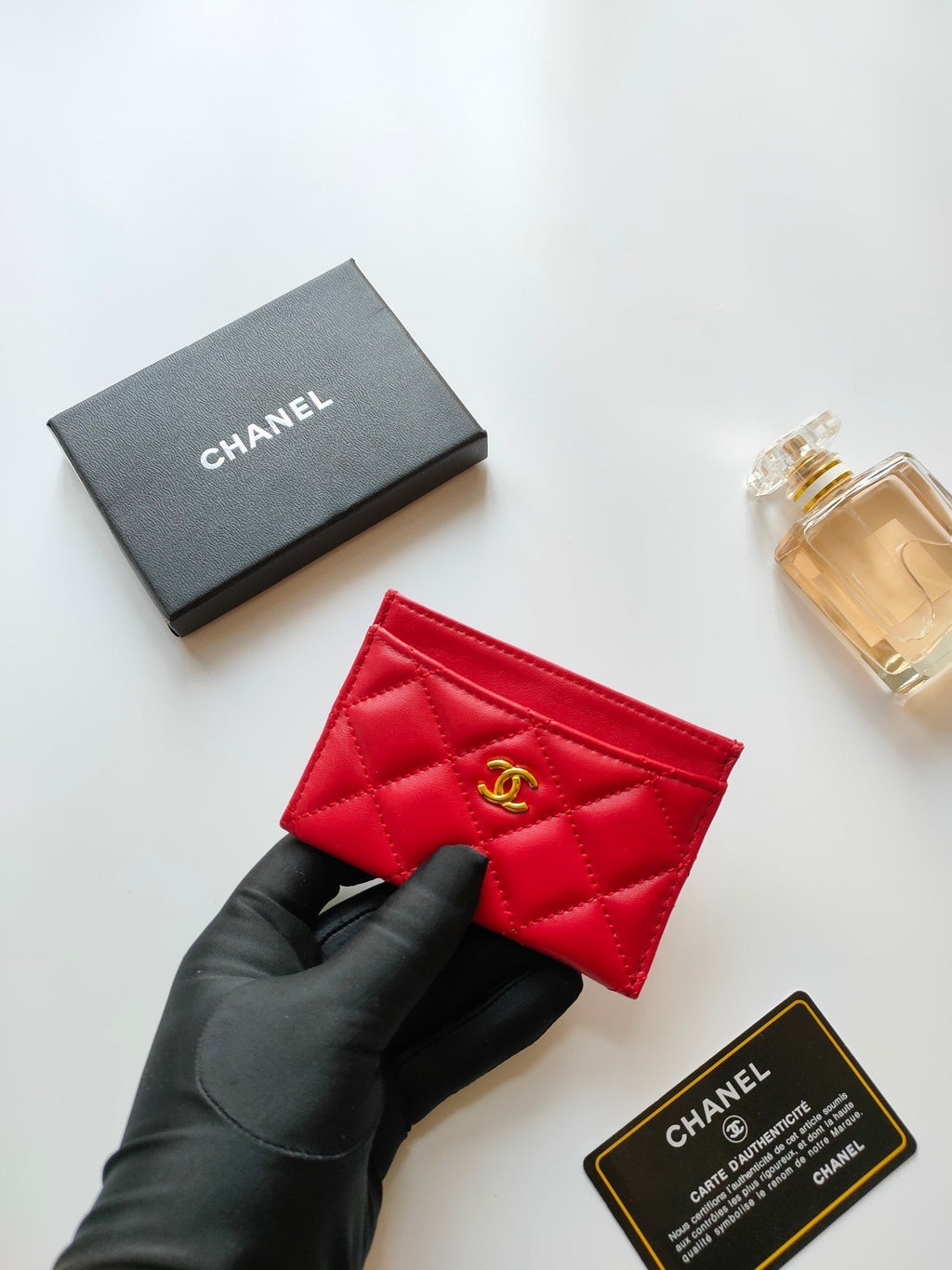 CHANEL CARD HOLDER 11.2 RED CALFSKIN GOLD ICON