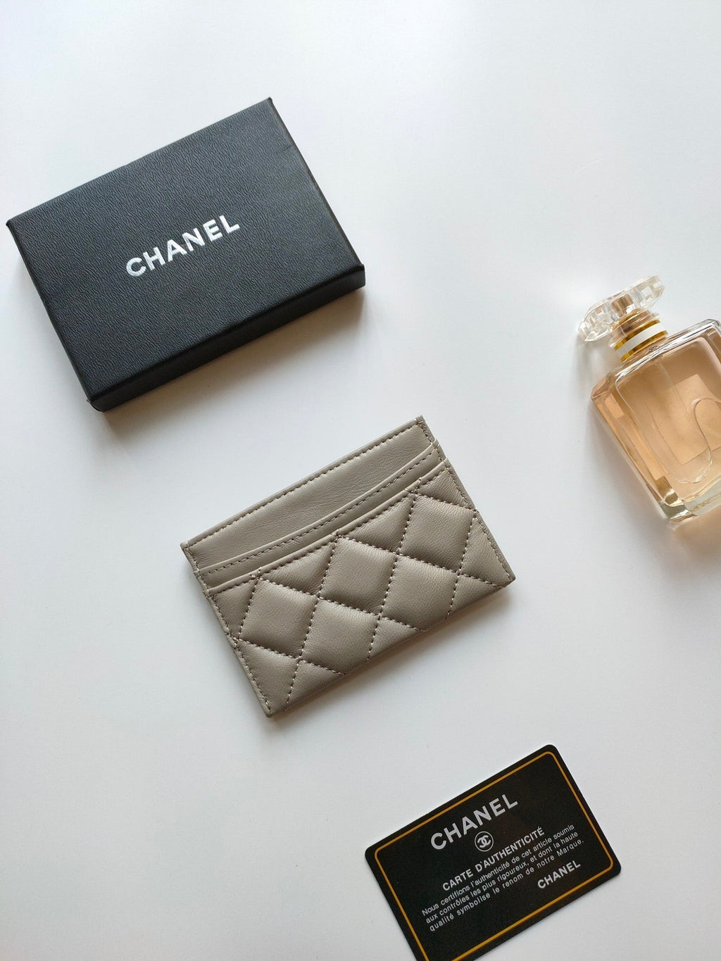 CHANEL CARD HOLDER 11.2 GRAY CALFSKIN GOLD ICON