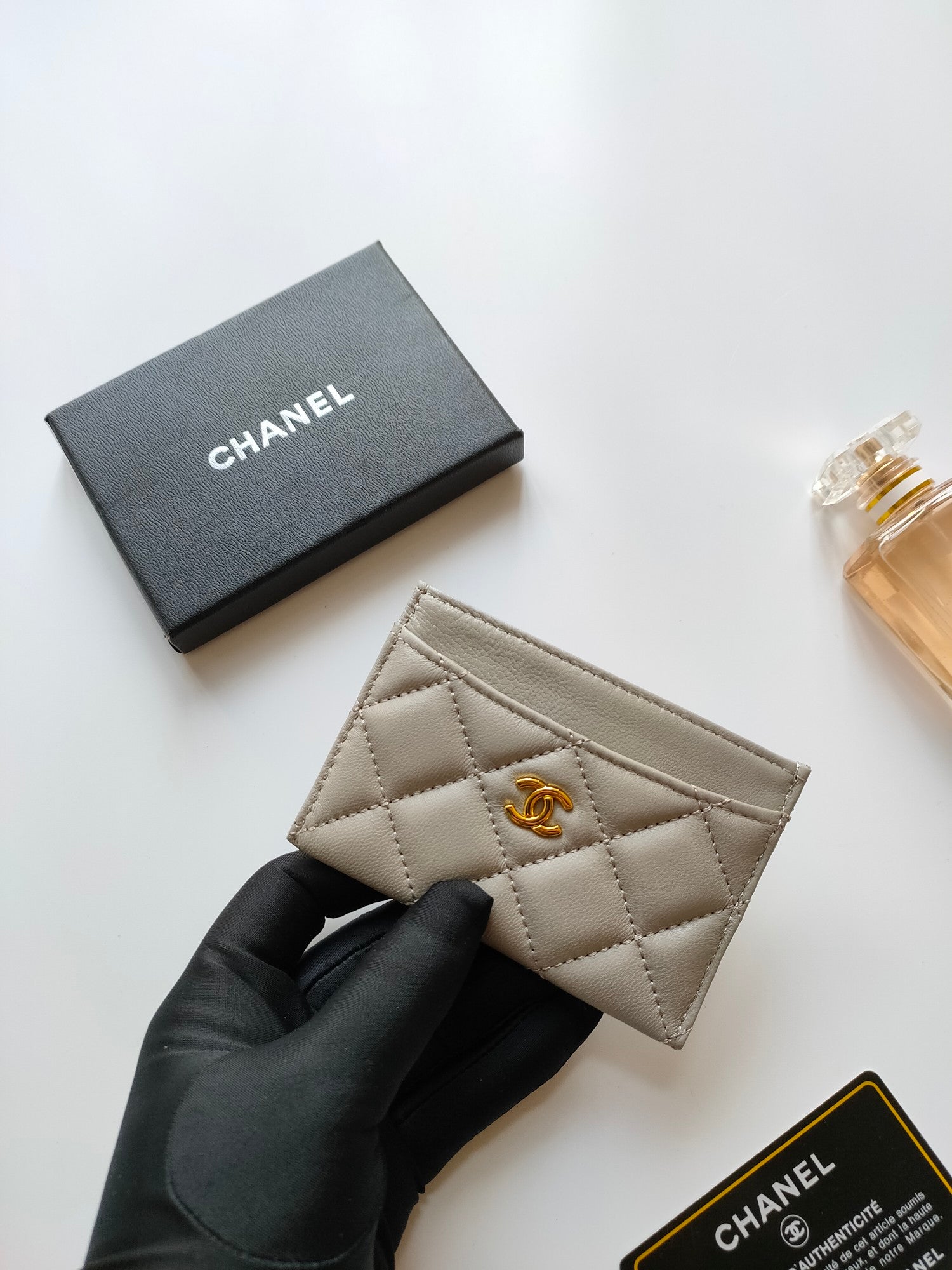 CHANEL CARD HOLDER 11.2 GRAY CALFSKIN GOLD ICON
