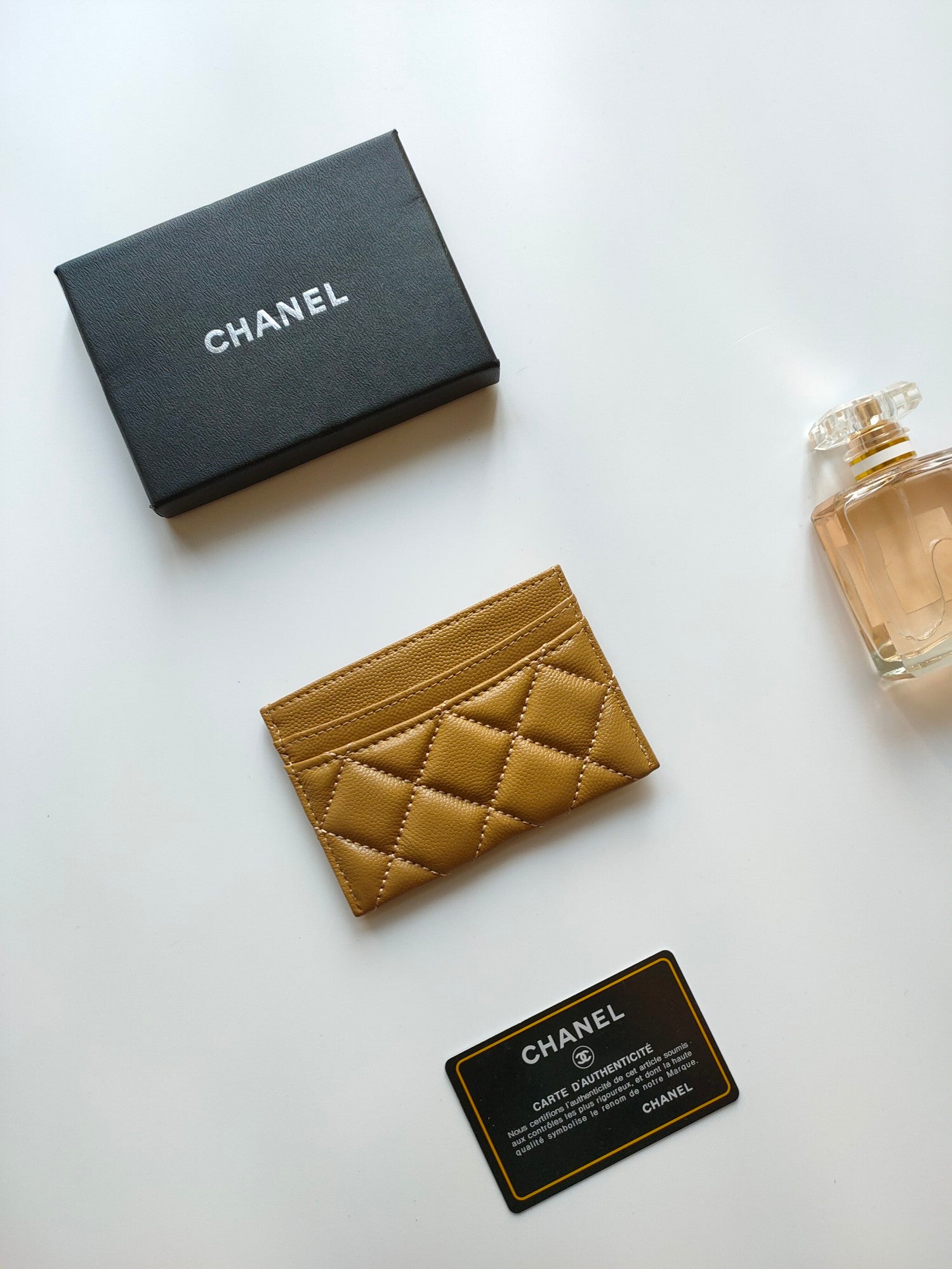 CHANEL CARD HOLDER 11.2 AMBER GRAINED CALFSKIN GOLD ICON