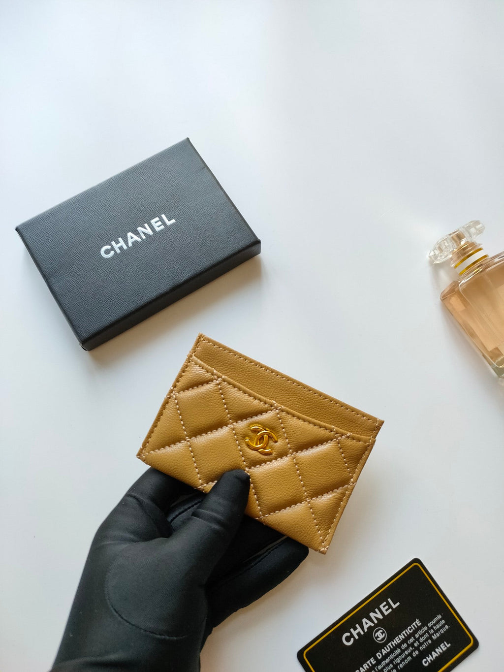 CHANEL CARD HOLDER 11.2 AMBER GRAINED CALFSKIN GOLD ICON