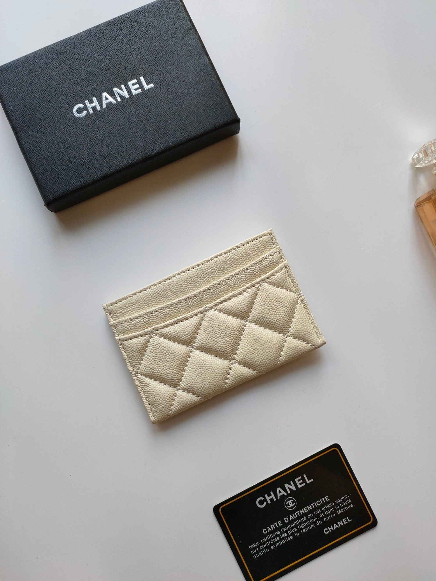 CHANEL CARD HOLDER 11.2 CREAM GRAINED CALFSKIN GOLD ICON