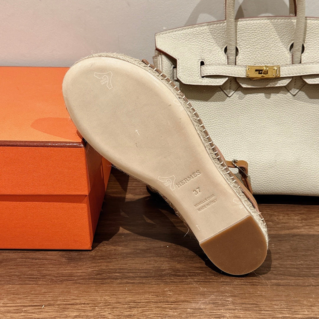 HERMES STRAW SOLE SANDAL CARAMEL LAMBSKIN