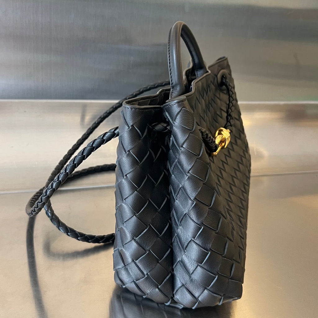 BOTTEGA VENETA SMALL ANDIAMO 29 IN BLACK LAMBSKIN