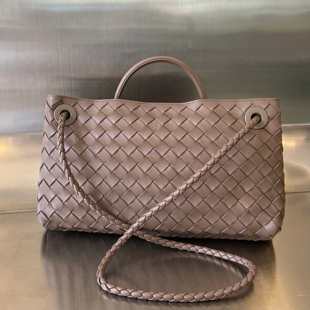 BOTTEGA VENETA SMALL ANDIAMO 29 IN BEAVER BROWN LAMBSKIN