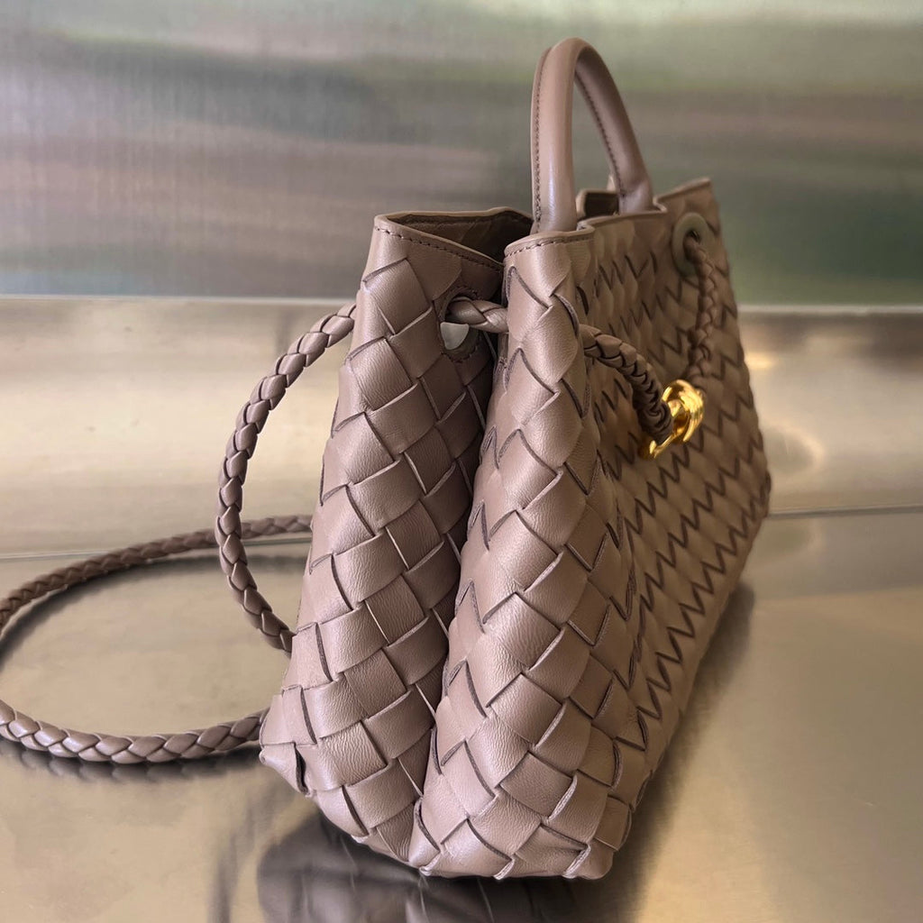 BOTTEGA VENETA SMALL ANDIAMO 29 IN BEAVER BROWN LAMBSKIN