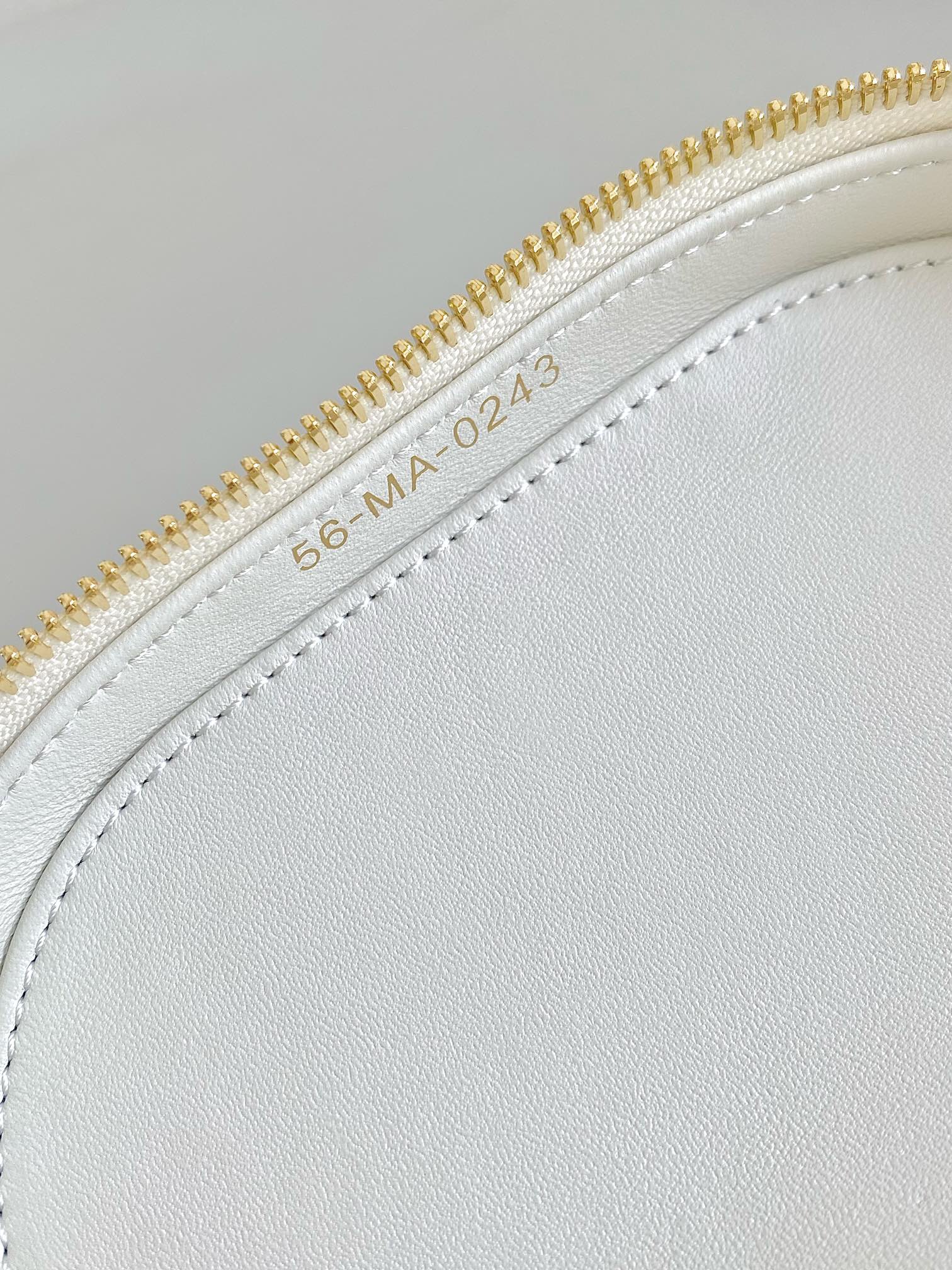 DIOR SIGNATURE VANITY 16 IN WHITE LAMBSKIN