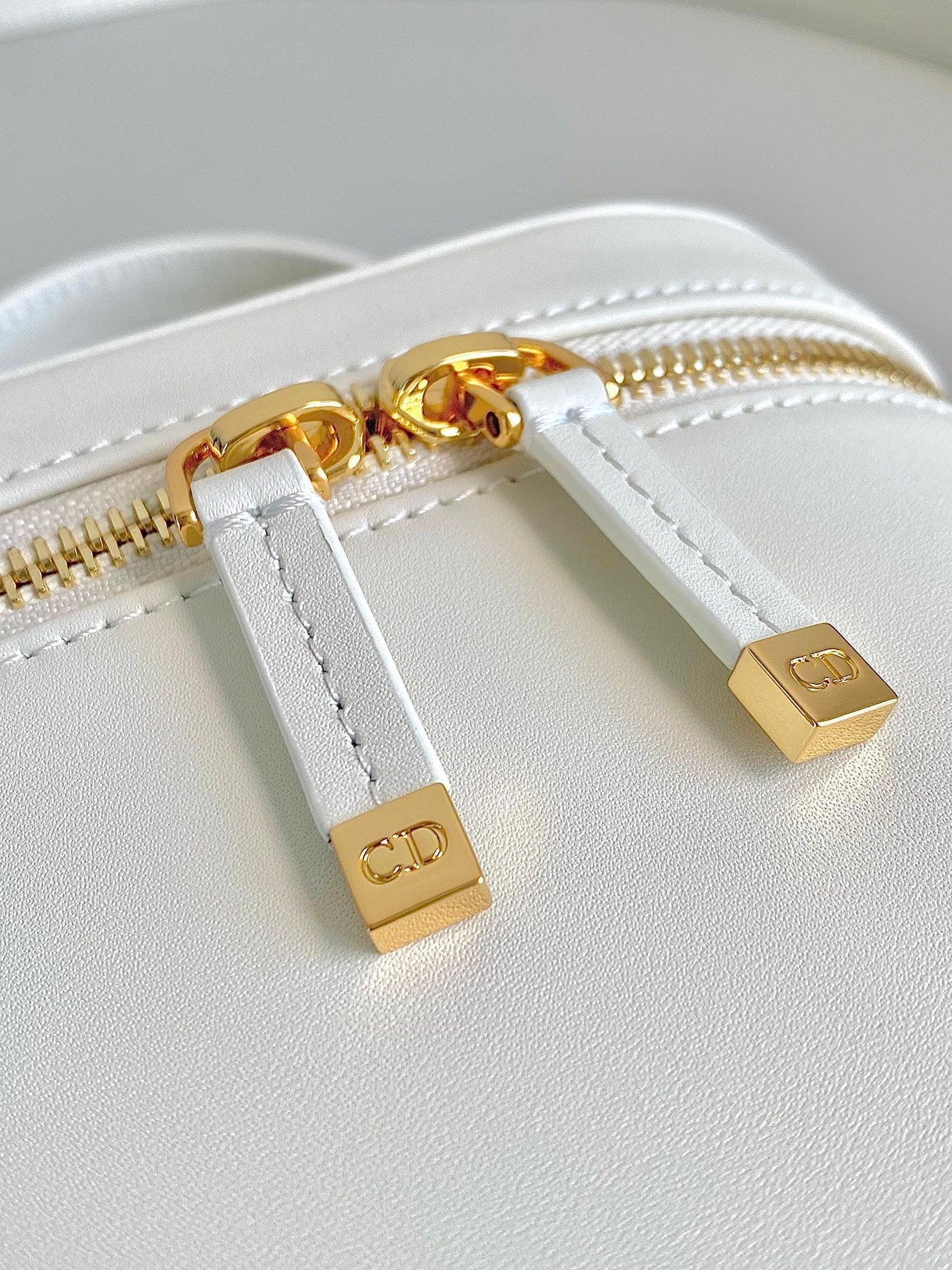 DIOR SIGNATURE VANITY 16 IN WHITE LAMBSKIN